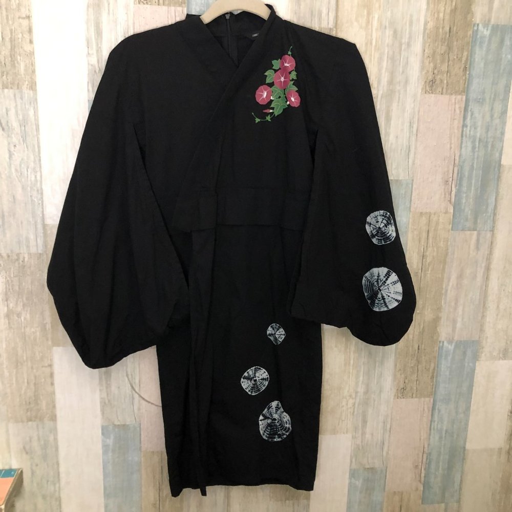 COMME CA ISM Dress Women’s size M Black Floral Embroidered Structural NEW